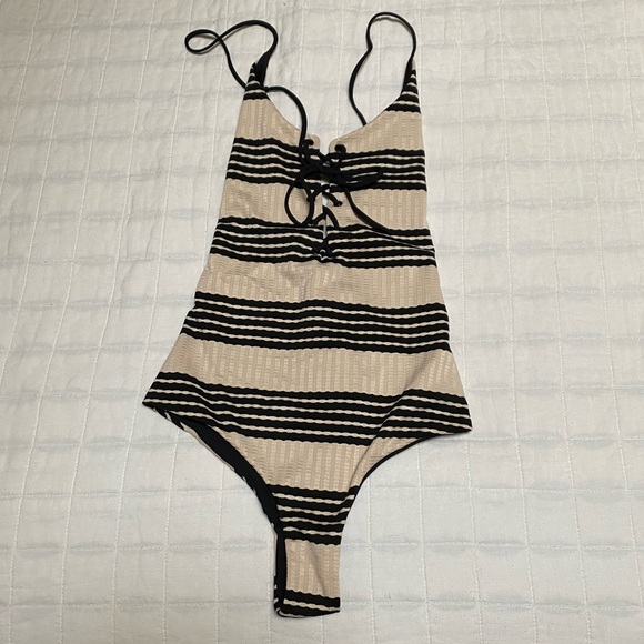 Tavik - Monahan One Piece Knit Stripe size M - Picture 5 of 9
